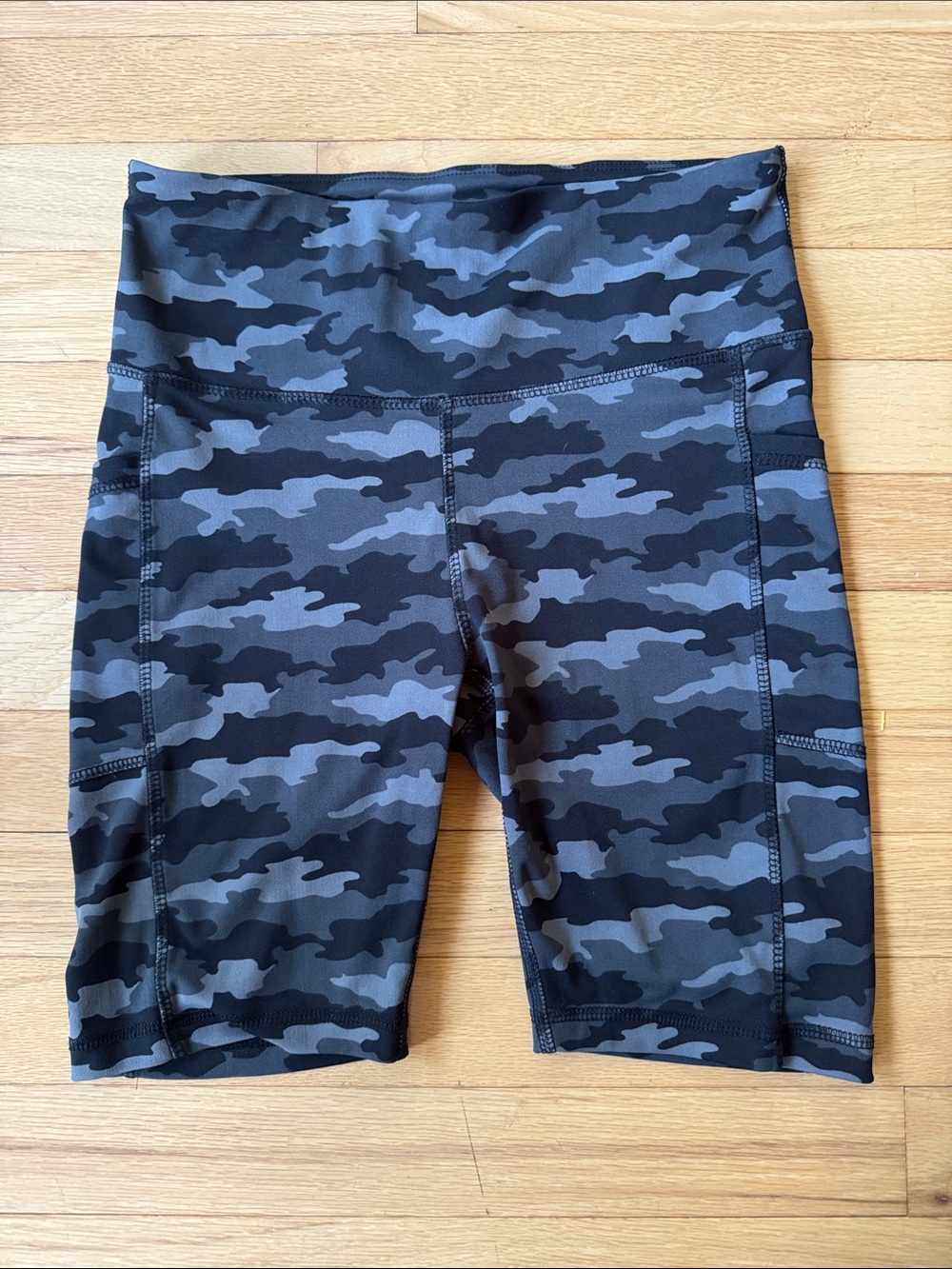 Beverly Hills Polo Club camo biker shorts with pockets - black & gray M